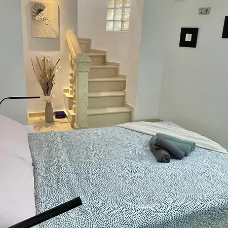 Апартаменты Family-friendly With Pool In The Heart Of