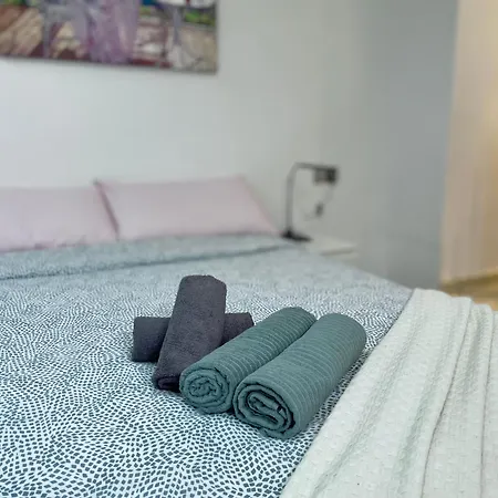 Апартаменты Family-friendly With Pool In The Heart Of