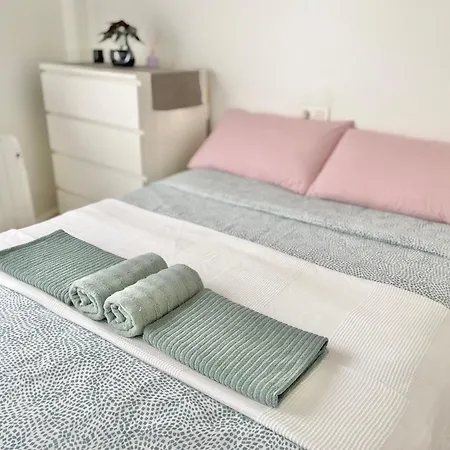 Апартаменты Family-friendly With Pool In The Heart Of