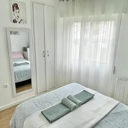 Апартаменты Family-friendly With Pool In The Heart Of *