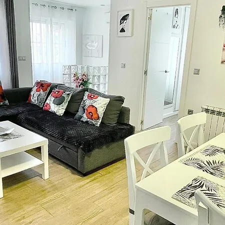 Апартаменты Family-friendly With Pool In The Heart Of